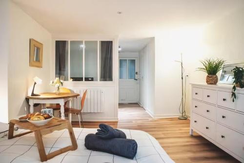 Postel nebo postele na pokoji v ubytování Charmant Triplex, T4 Hyper Centre Angers