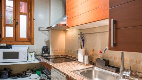 Η κουζίνα ή μικρή κουζίνα στο San Ildefonso Apartament by Toledo AP - with Pool