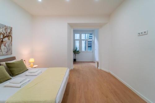 Bright 3BR w/ 2 Baths – Near Graça & Tagus | By Airnest
