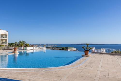LB Vacation Rentals I Bright 1BR, Minutes from the Beach with Sea and Mountain View