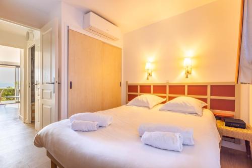 LB Vacation Rentals I Bright 1BR, Minutes from the Beach with Sea and Mountain View