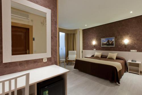 Hotel Mediodia Image