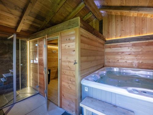 Koupelna v ubytování Chalet à Chamonix avec Sauna et Jacuzzi - FR-1-343-253