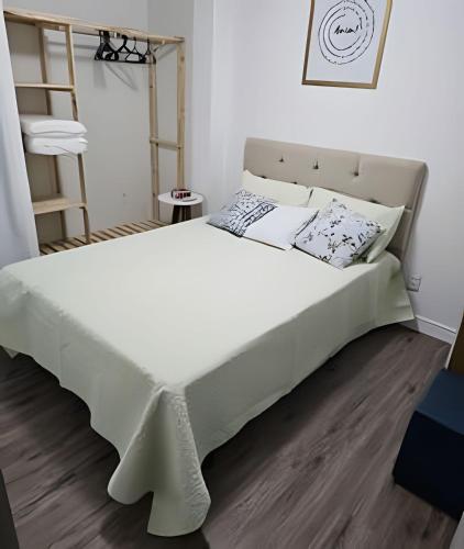 A bed or beds in a room at Mar Perto, Estilo e Conforto