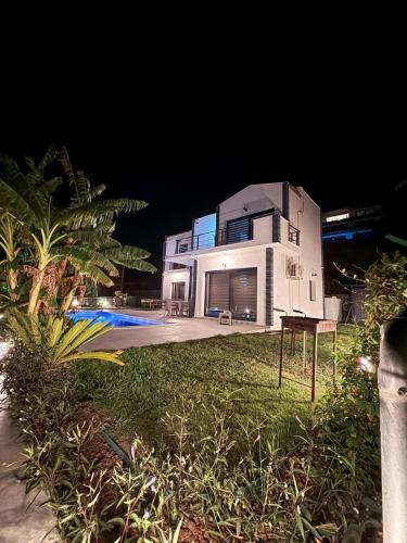 Villa with a full private pool