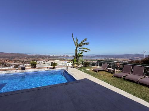 Bazén v ubytování Villa with a full private pool nebo v jeho okolí