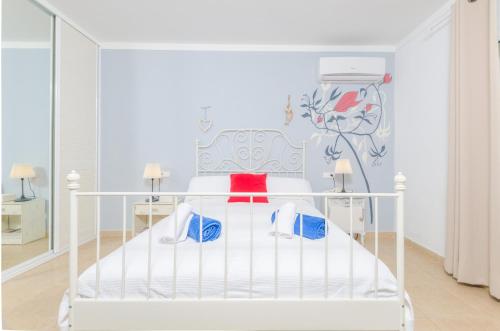 A bed or beds in a room at Sa Caleta