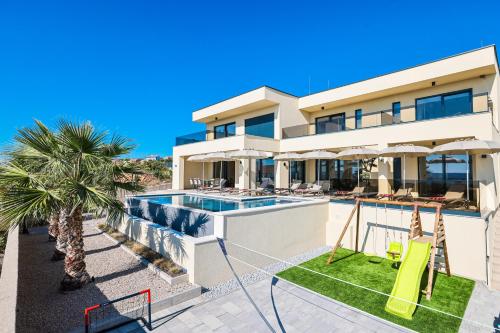 Villa Novue with pool