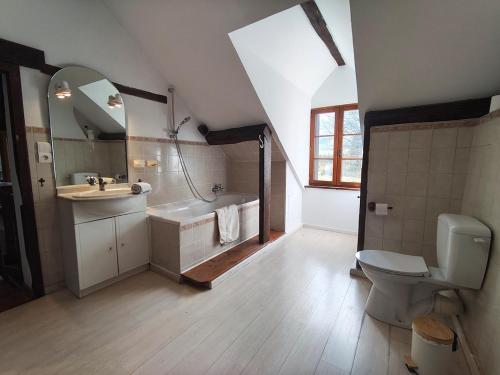 Ένα μπάνιο στο Havre de paie en Sologne avec piscine