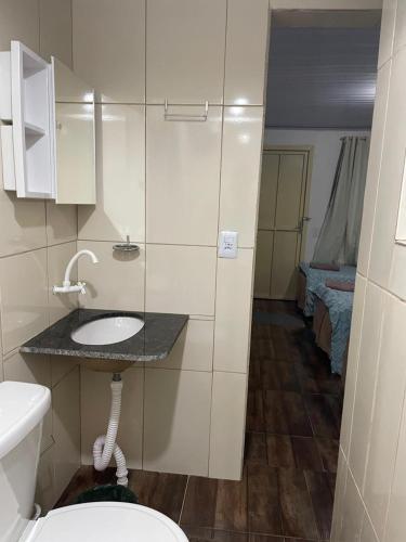 a bathroom with a sink and a toilet in a room at Suíte rural in Foz do Iguaçu