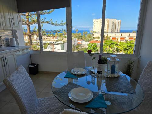 Apartment Jacaranda 2 by sea and beach, pool, very central, dishwasher, Wifi, fantastic seaview