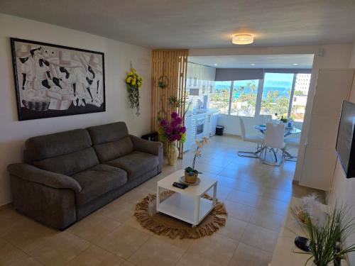 Apartment Jacaranda 2 by sea and beach, pool, very central, dishwasher, Wifi, fantastic seaview