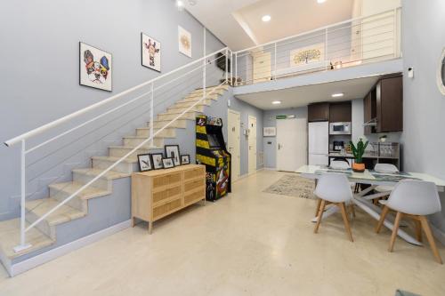 Acogedor Dúplex con Cocina Abierta y Suite Privada en Madrid LDM11034