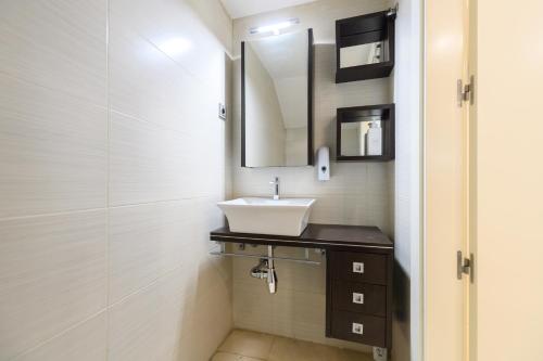 Acogedor Dúplex con Cocina Abierta y Suite Privada en Madrid LDM11034