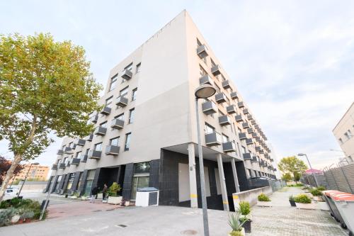 Acogedor Dúplex con Cocina Abierta y Suite Privada en Madrid LDM11034