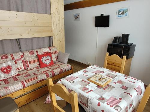Studio lumineux 4 pers, accès direct pistes, balcon sud