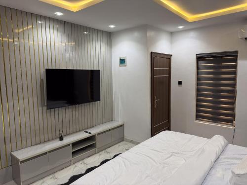 Μια τηλεόραση ή/και κέντρο ψυχαγωγίας στο Bim Posh Apartment