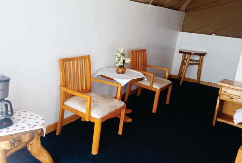 Un lugar para sentarse en Hotel White Sandcastle Mara Lodge