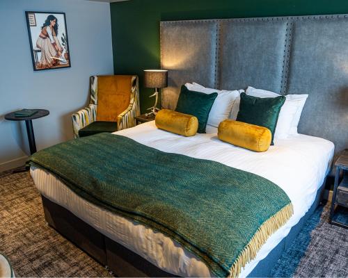 Ένα ή περισσότερα κρεβάτια σε δωμάτιο στο DeiRa Hotel & Apartments