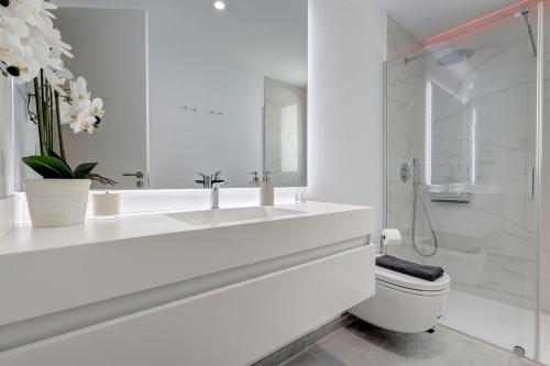 Ground Floor, Sea View Apartment at Estepona Hills!