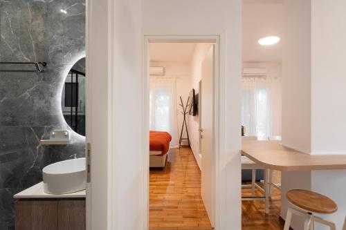 Cozy & Stylish 2BR Home Near Kallimarmaro