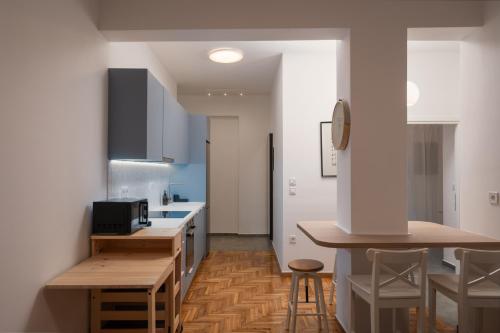 Cozy & Stylish 2BR Home Near Kallimarmaro
