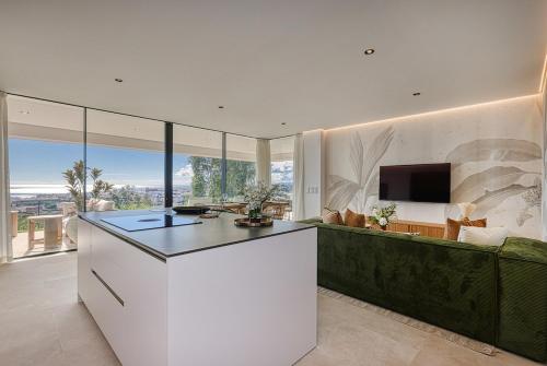 Ground Floor, Sea View Apartment at Estepona Hills!