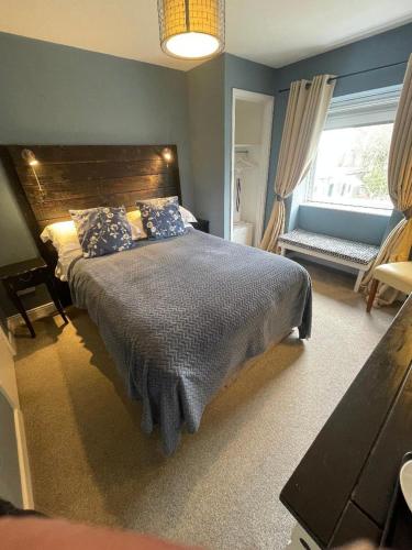 a bedroom with a large bed and a window at Skyline Guesthouse Newquay in Newquay