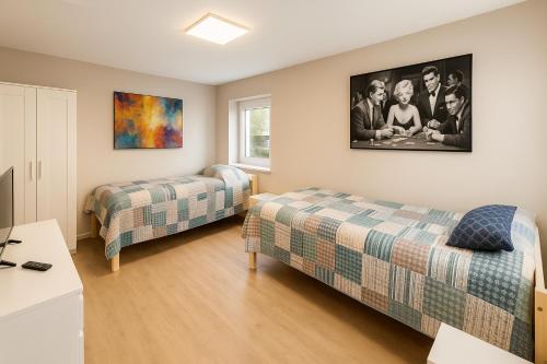 a room with two beds and a couch at Ferienwohnung Las Vegas in Marienheide