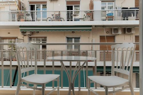 Elegant 2BR Apt Near Acropolis & Metro