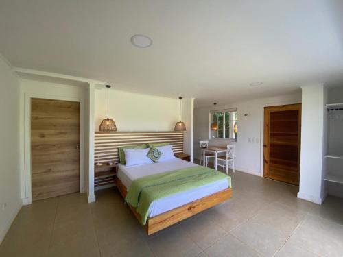 Voodi või voodid majutusasutuse Savannah Inn 102 Suite Studio toas