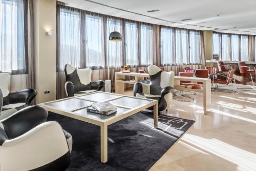 Χώρος καθιστικού στο Meliá Sol y Nieve