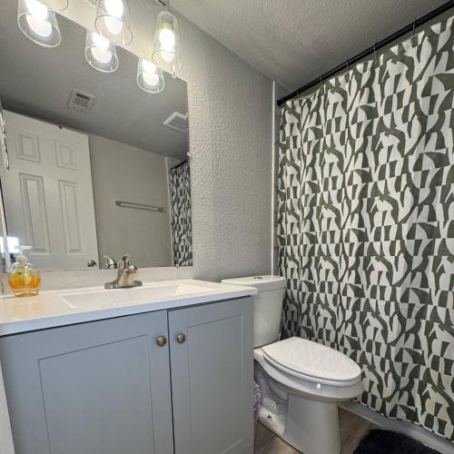 Ένα μπάνιο στο 1 DT Dallas l FIFA WORLD CUP READY l 5 Min from Love Field