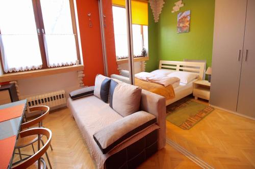 En eller flere senge i et værelse på Apartamenty Paradis Zakopane