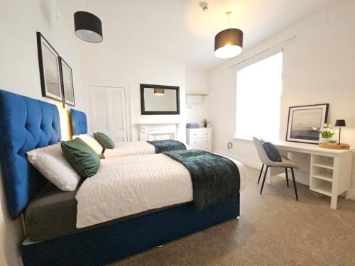 Postel nebo postele na pokoji v ubytování Albert House, 4-Bed Home, Free Parking & Garden