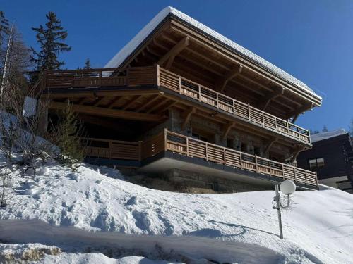 Chalet neuf avec jacuzzi et sauna