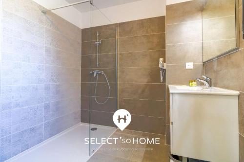 Vannituba majutusasutuses SELECT'soHOME - T3 - Résidence avec piscine et cascade ! - CAPNAT-C03