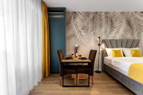 Llit o llits en una habitació de Sunset Bucharest Rebreanu