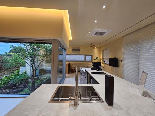 Η κουζίνα ή μικρή κουζίνα στο 제주 이루후제