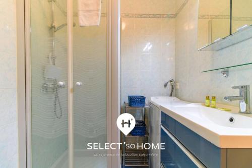 Ένα μπάνιο στο SELECT'soHOME - Duplex au coeur du Lavandou avec parking ! - VISTA MARE
