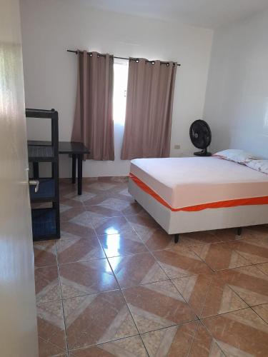 a bedroom with a bed and a desk in it at Casa 6 in Olinda