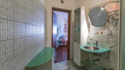 a bathroom with a green sink and a mirror at SERRA E MESU Affittacamere in Magomadas
