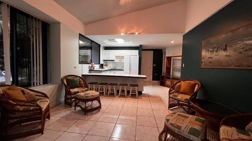 Coin salon dans l'établissement Quinta La Vita Turrubares