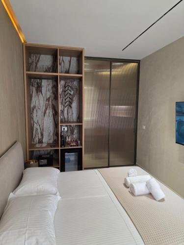 Lorins Seaside Santorini in Drymades Beach