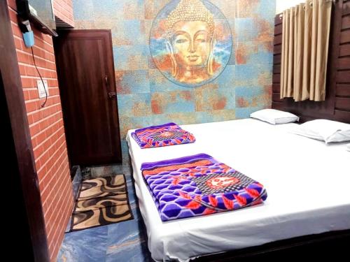 Ένα ή περισσότερα κρεβάτια σε δωμάτιο στο Hotel Best Quality PVR Near Railway Station