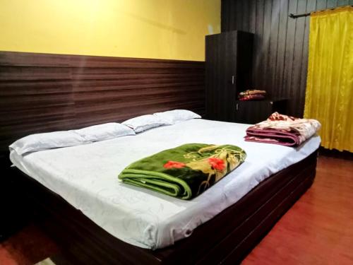 Ένα ή περισσότερα κρεβάτια σε δωμάτιο στο Hotel Best Quality PVR Near Railway Station