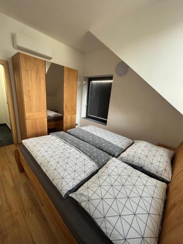 Ένα ή περισσότερα κρεβάτια σε δωμάτιο στο Palace Inn