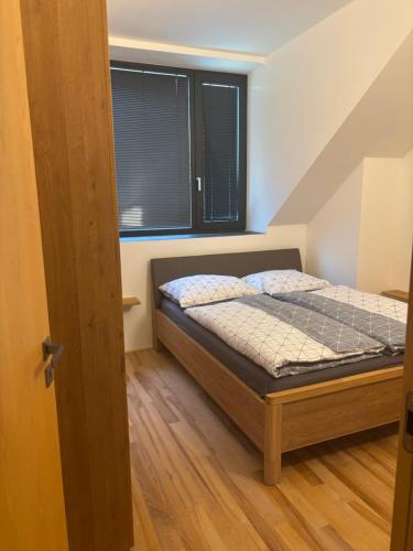 Ένα ή περισσότερα κρεβάτια σε δωμάτιο στο Palace Inn