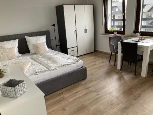 Ein Bett oder Betten in einem Zimmer der Unterkunft Ferienwohnungen Albers