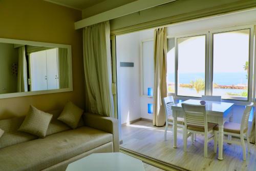 Χώρος καθιστικού στο Domina Coral Bay Salt Lake